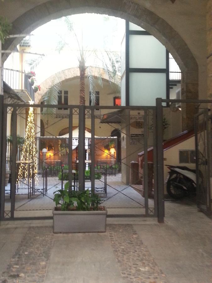 Hotel Regina Palermo Kültér fotó